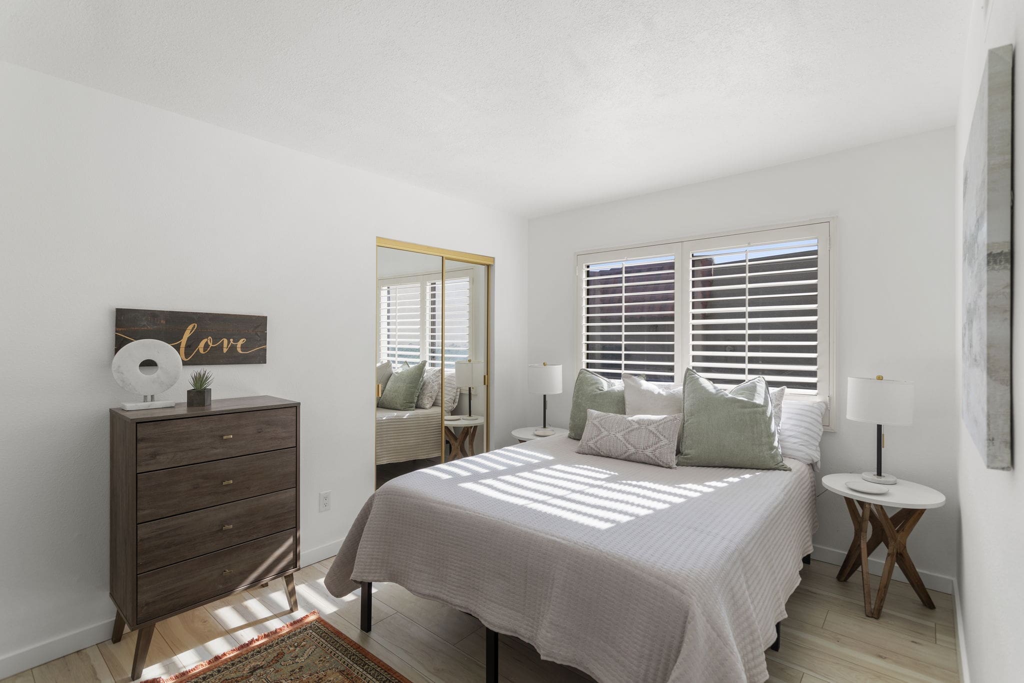 Side view of master bedroom at 41447 Inverness Way
