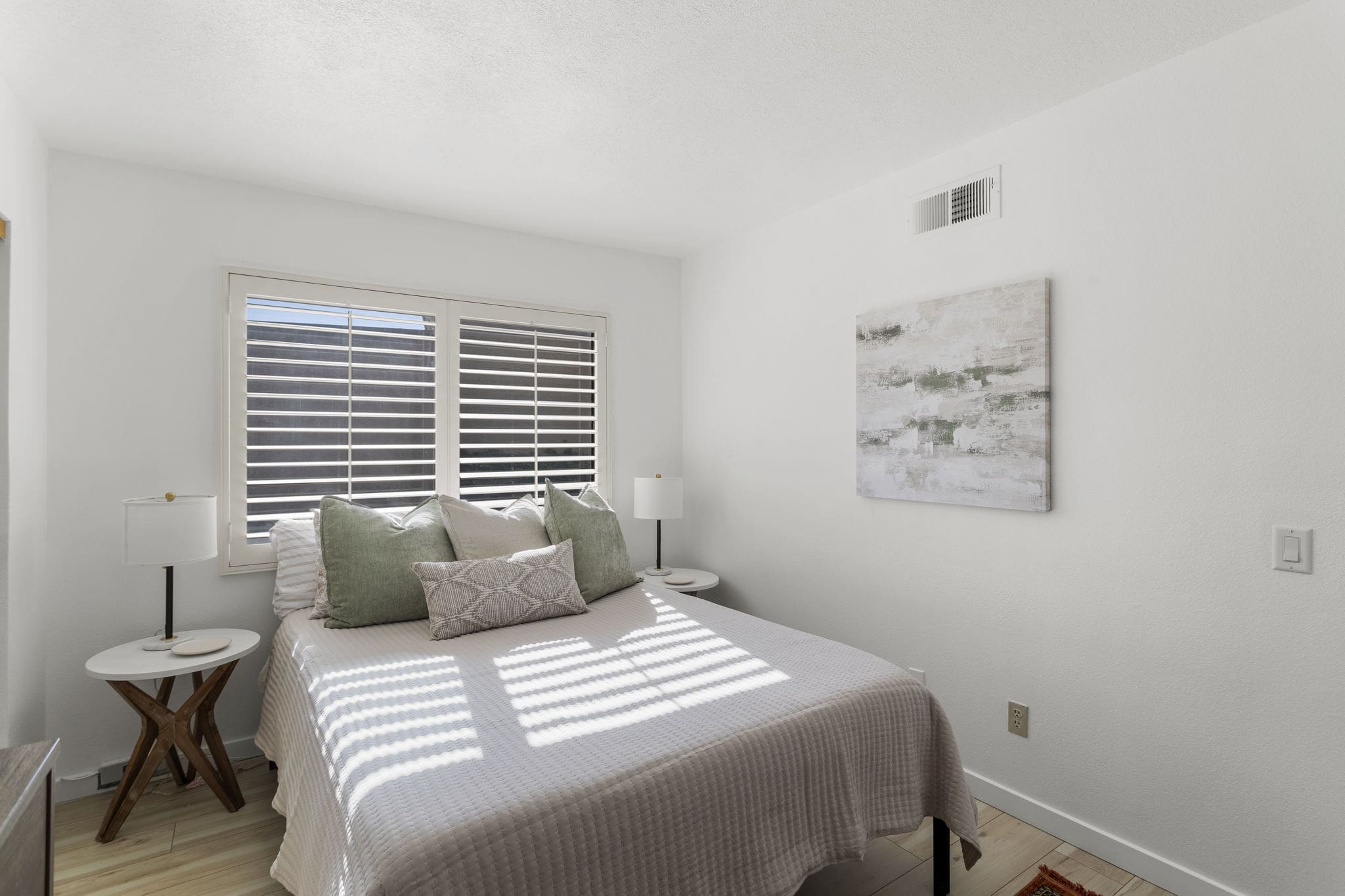 Guest bedroom at 41447 Inverness Way