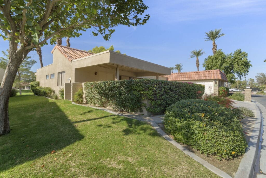 Side view of 41447 Inverness Way