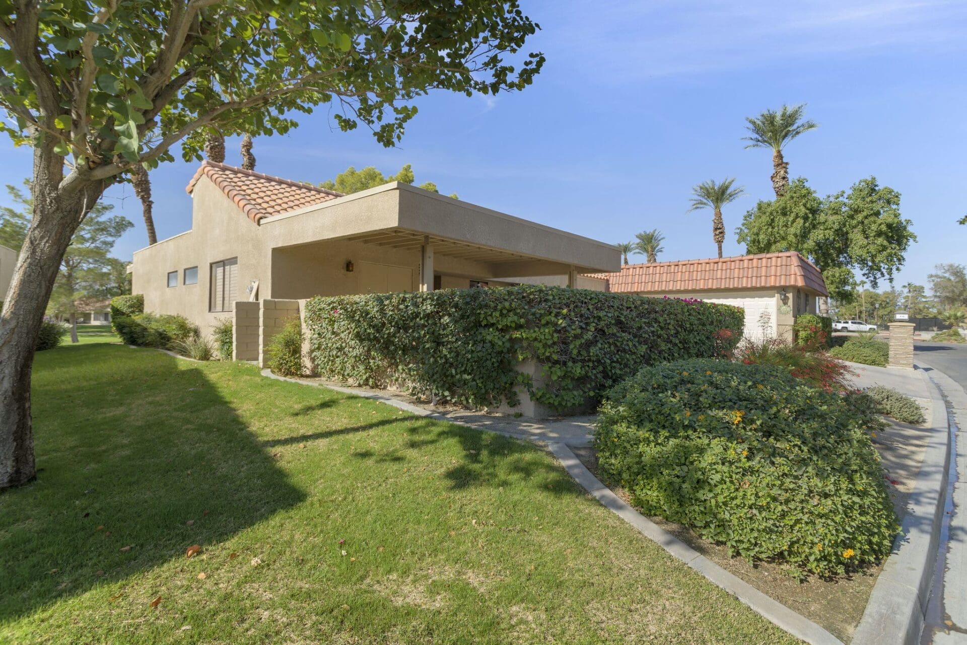 Side view of 41447 Inverness Way