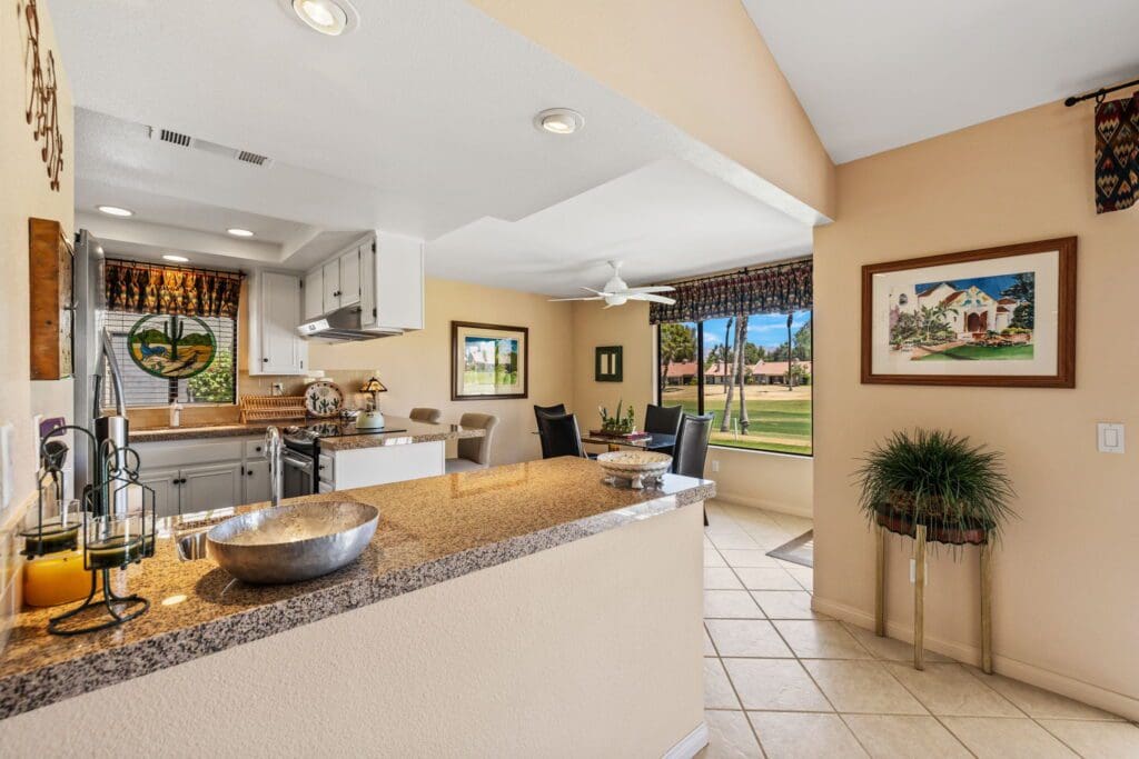 kitchen/dining area
