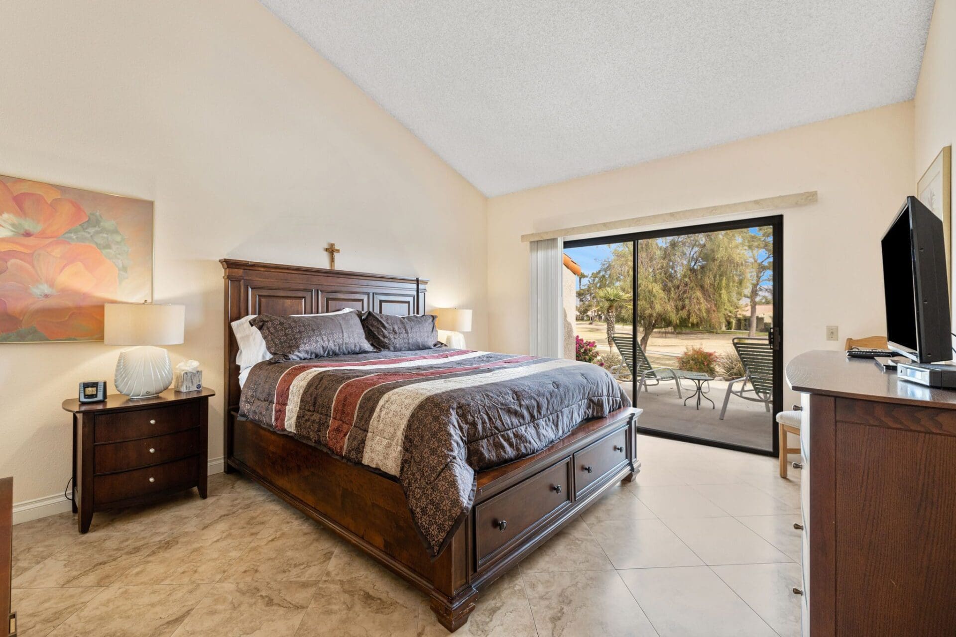 master bed angeld view of backyard