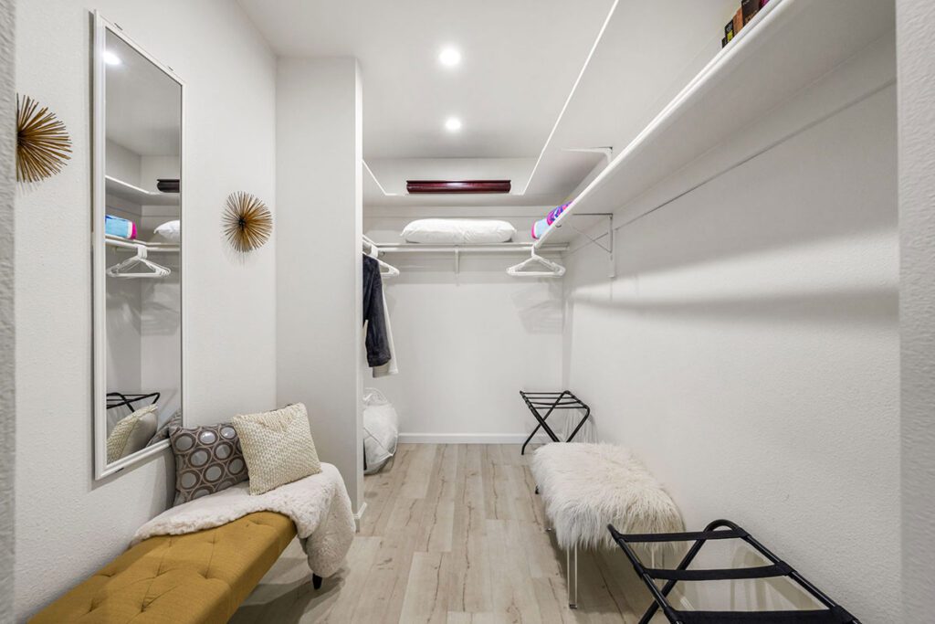 secondary bedroom walk-in closet